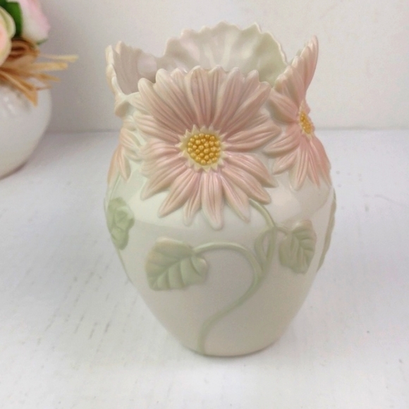 Gerbera Daisy Floral Blossoms Collection Lenox Handcrafted Vase - Picture 4 of 15